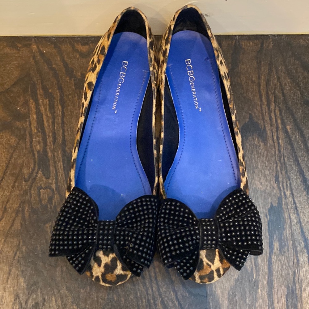 BCBGeneration leopard flats